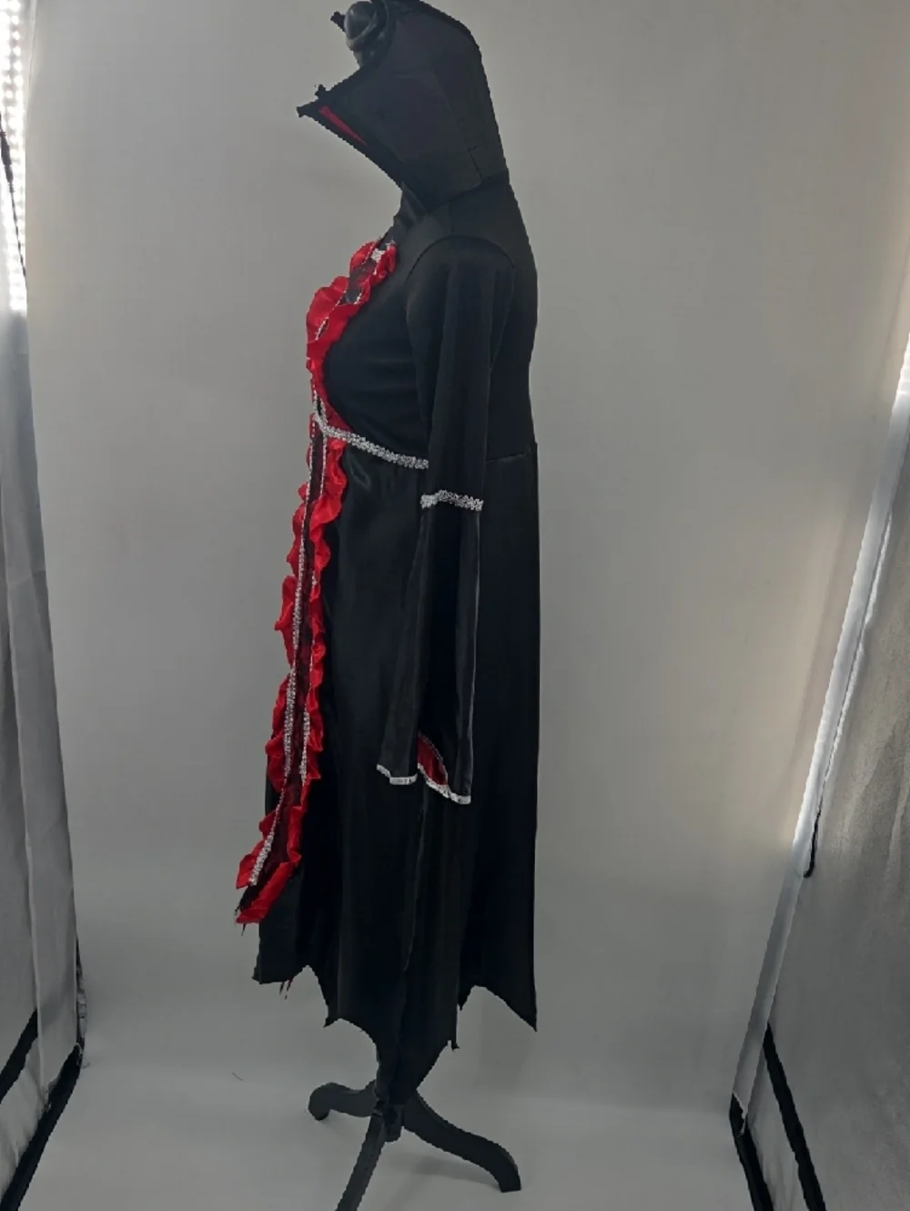 Vampire Pricess Black and Red Costume With Accessories. New In Box! Size 8/10